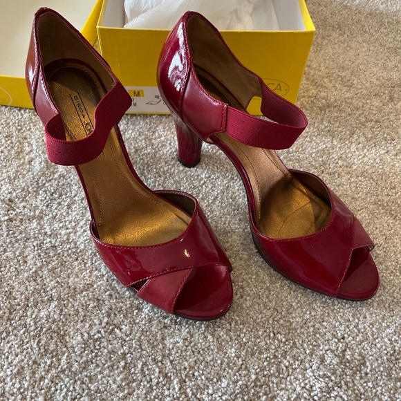 Circa Joan and David peep-toe red heels, 8 1/2, slightly worn in original box - Picture 1 of 9